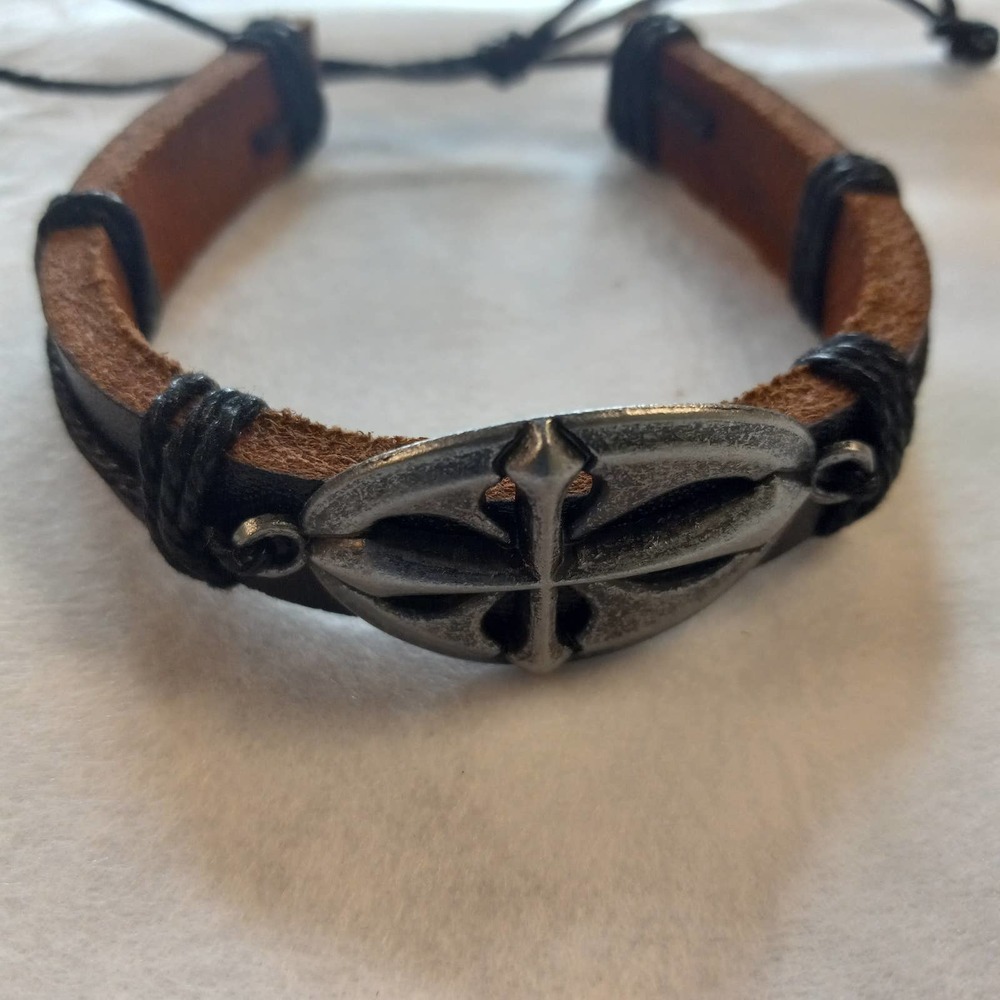 Men's Bracelet Brown Leather pull tie one size fits most